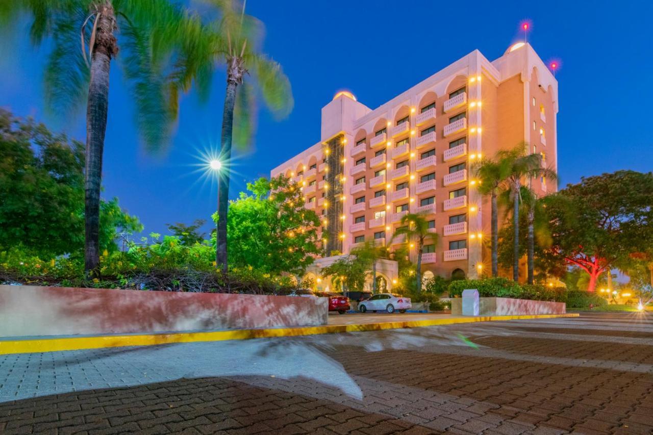 Hotel Lucerna Culiacán Buitenkant foto