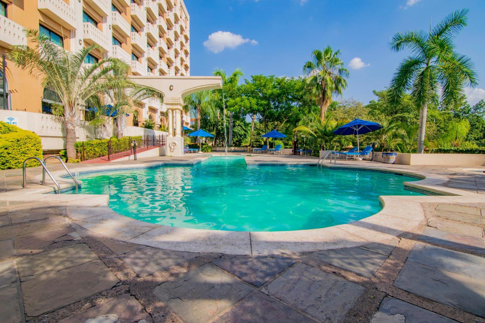 Hotel Lucerna Culiacán Buitenkant foto